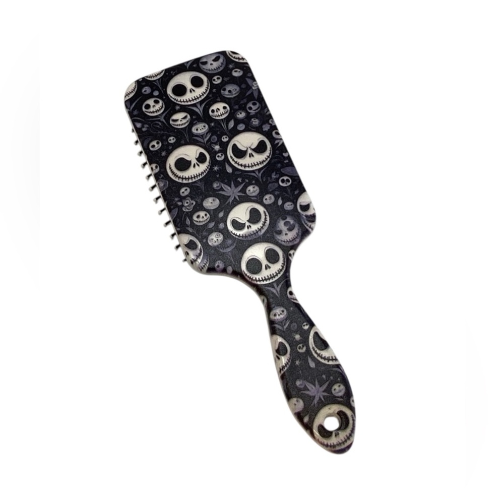 🍄 FREE with any purchase ⭐️ Skull Pattern Hair Brush - NWOT